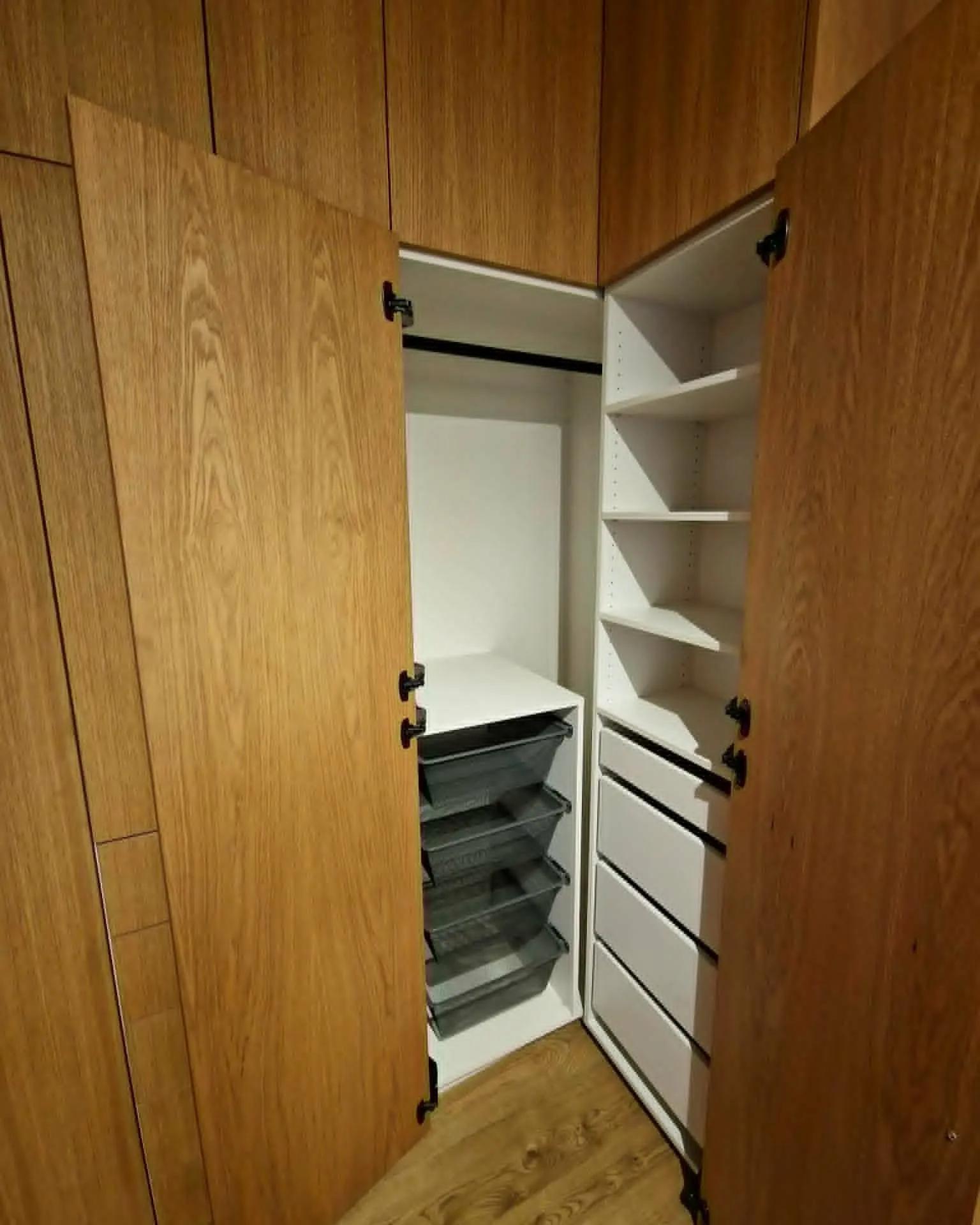 Internal storage of the central cabinet
