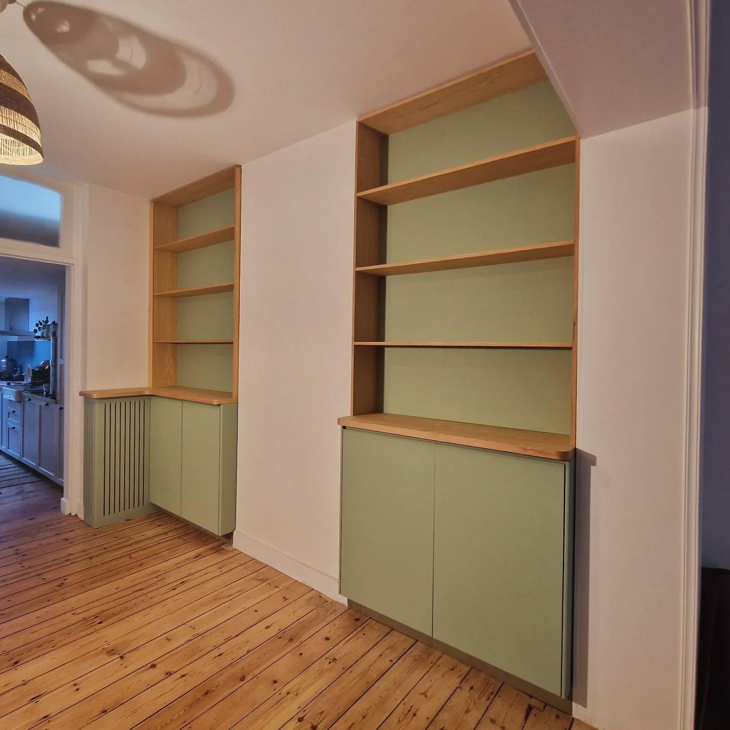 Overall view of the fitted bookshelf