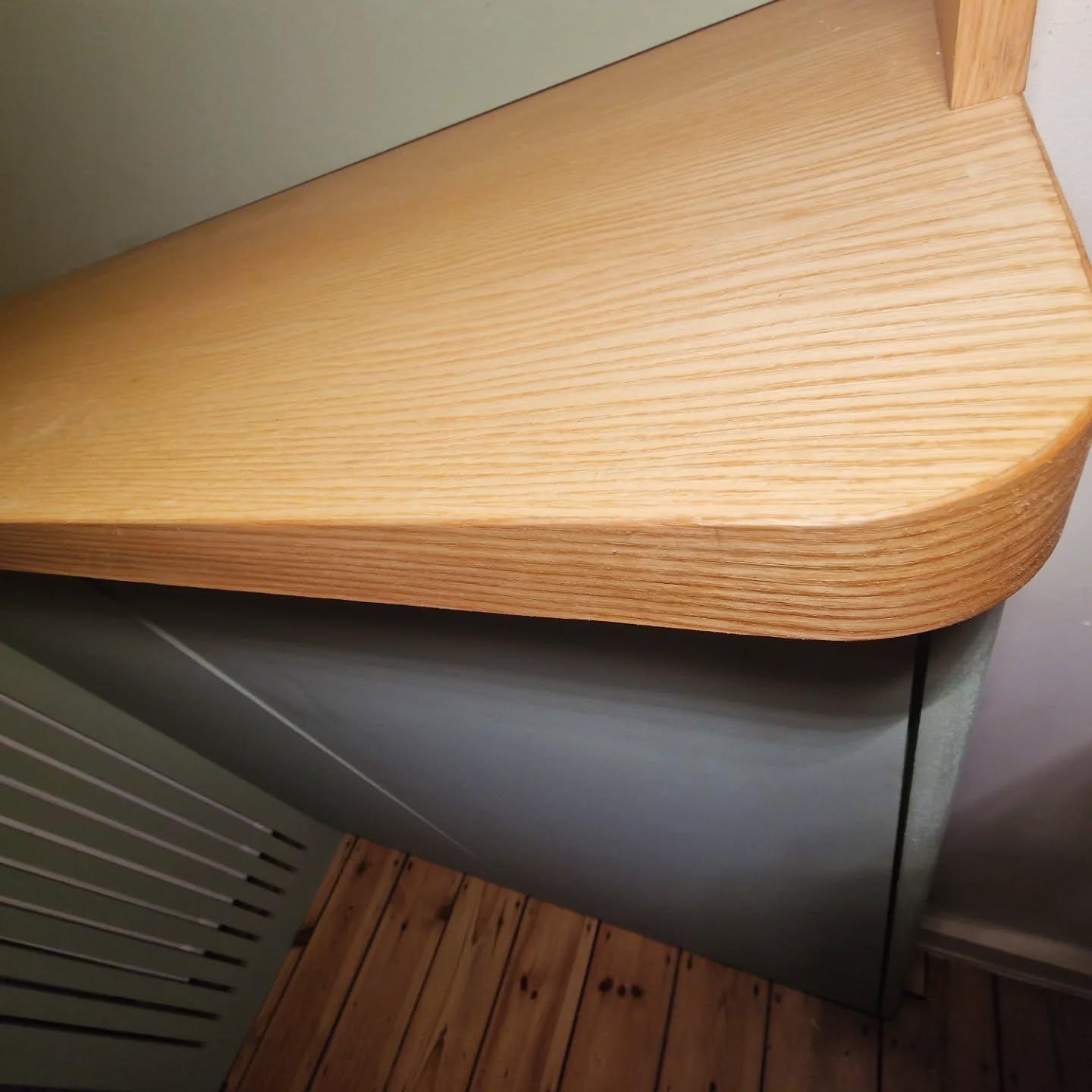Detail of the rounded edge and ash veneer