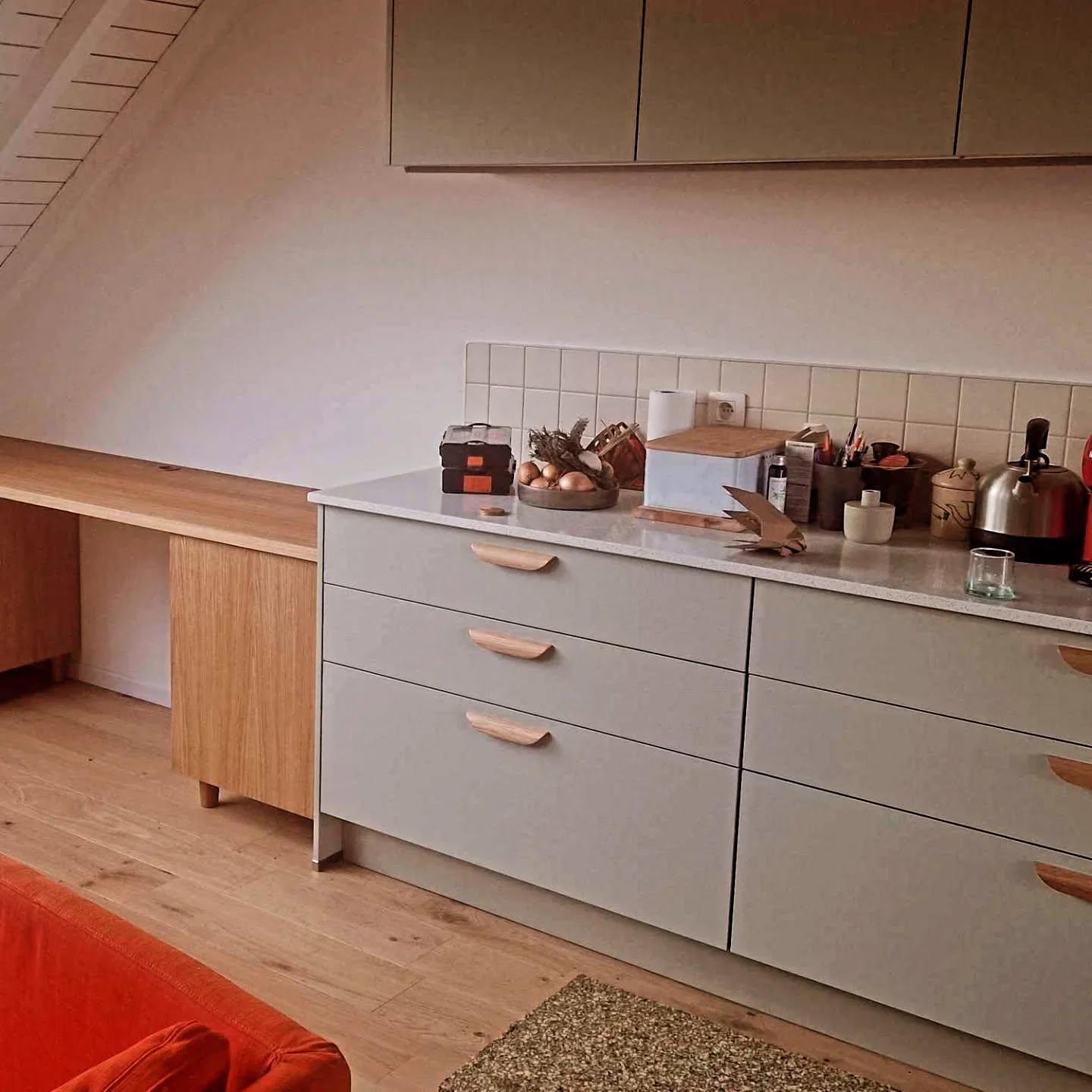 Desk and shelf integrated into the layout