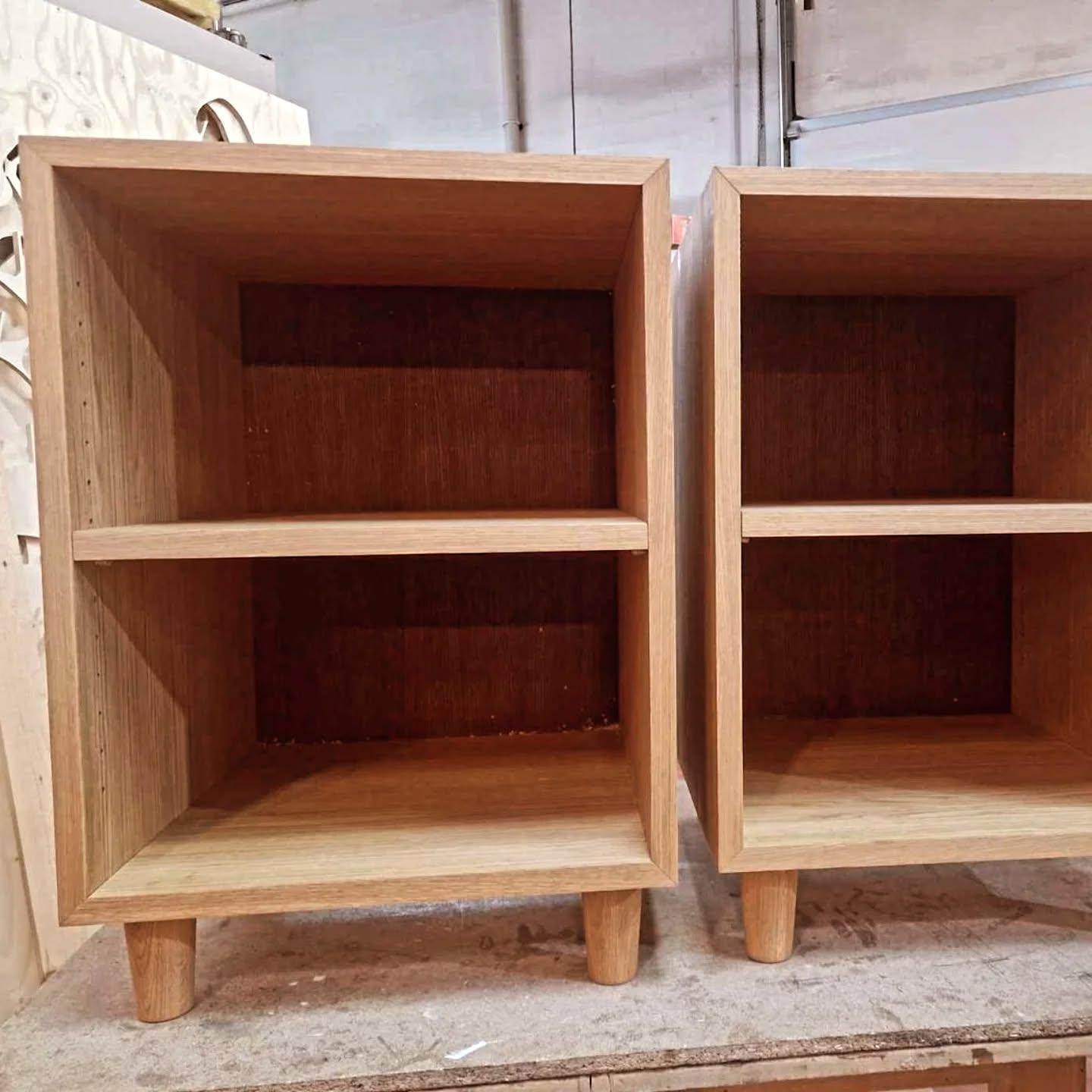Desk storage elements in the workshop