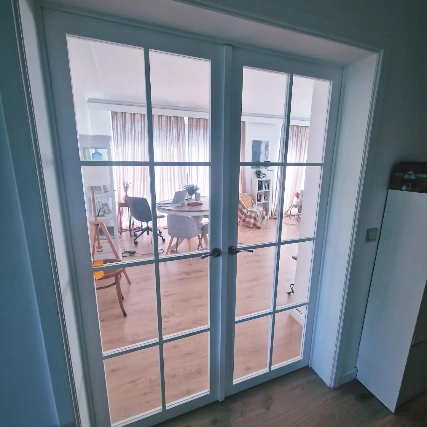 Installed white glazed double door