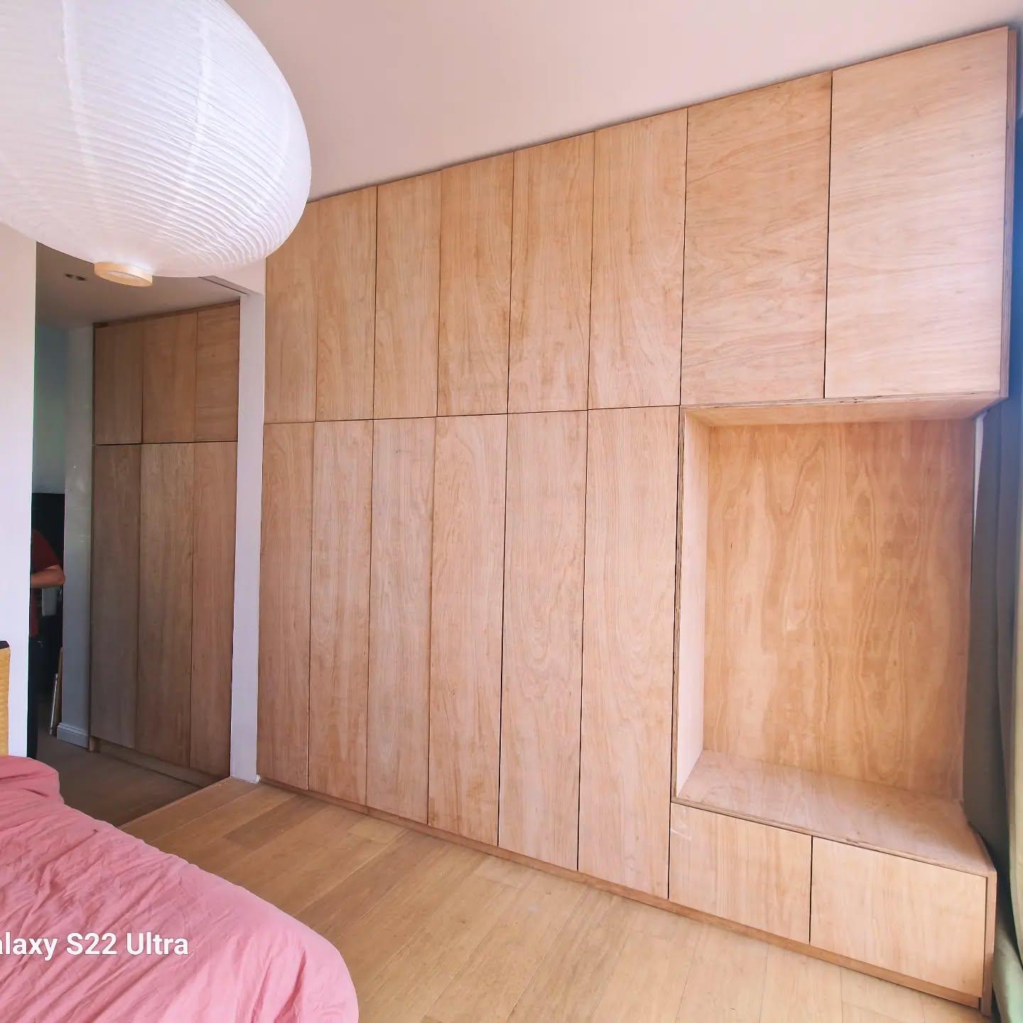 Wall storage fronts and open niche